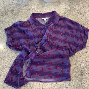Like New Size XXS LuLaRoe Amy Button-up Lipstick Print Pocket Shirt